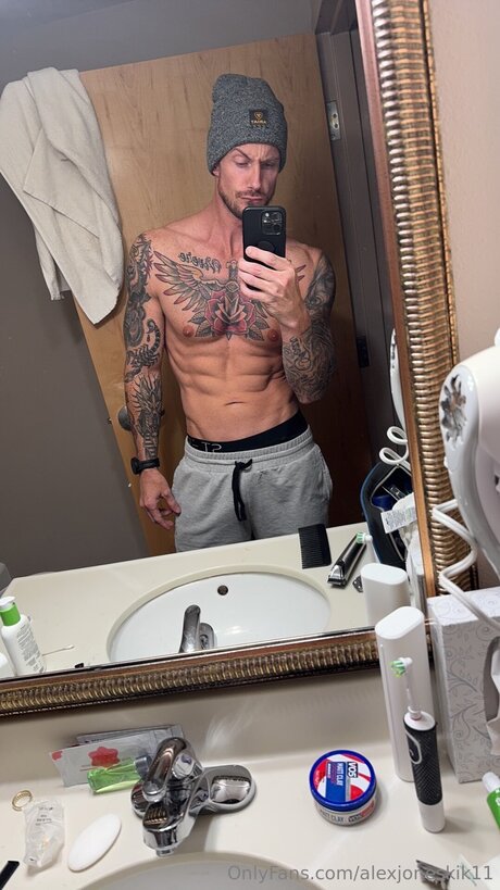 Alexjoneskik11 pornstar free img