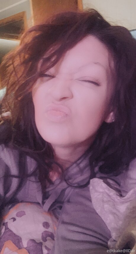 Eatkake model naked img