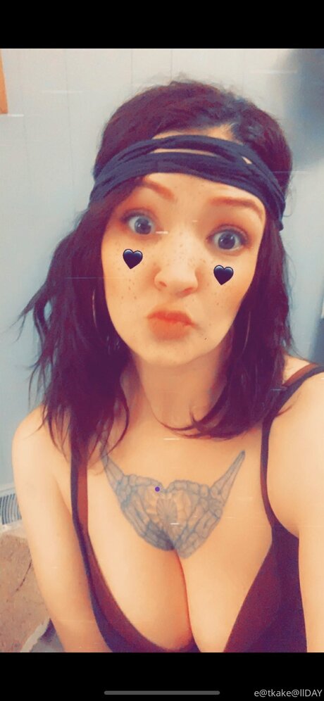 Eatkake nude pornstar picture