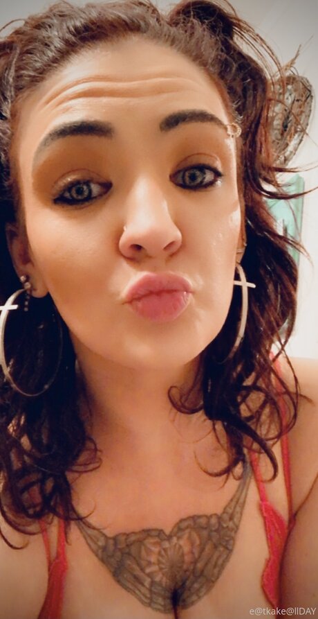 Eatkake model pretty img