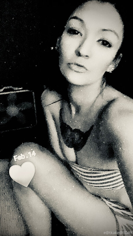 Eatkake pretty pornstar gallery