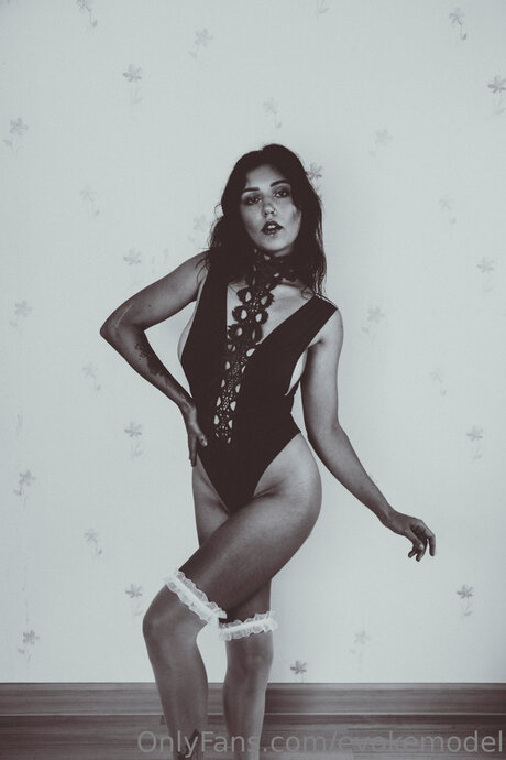 Evokemodel hot model pics