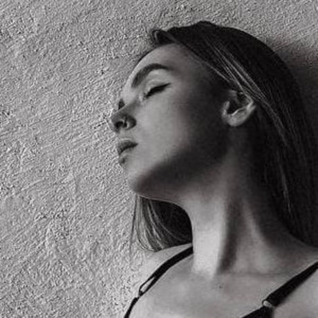 Elsa Jay pornstar hot images