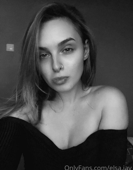 Elsa Jay pornstar nude img