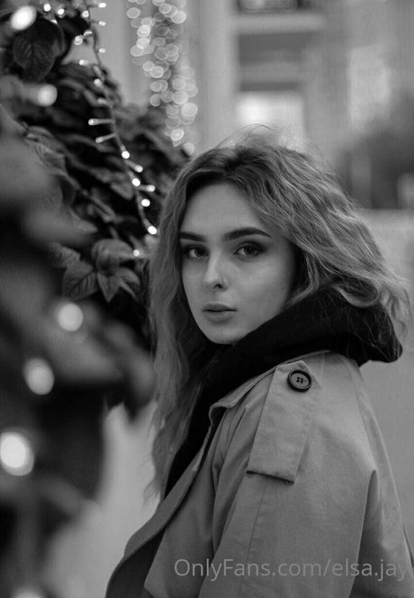 Elsa Jay star nice pictures