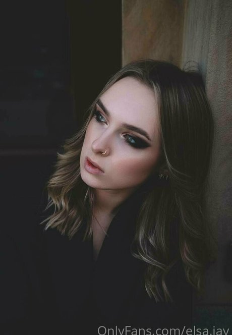 Elsa Jay free pornstar gallery