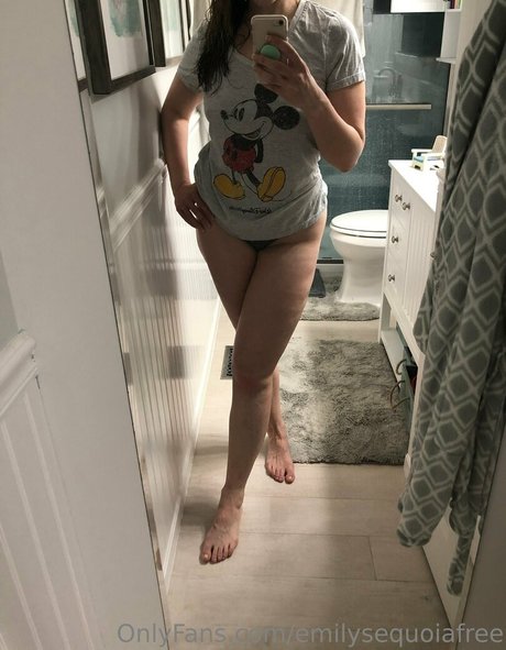 emilysequoiafree sexy star galleries