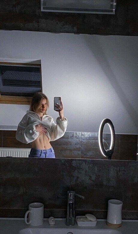 Mira Szalma model art pictures