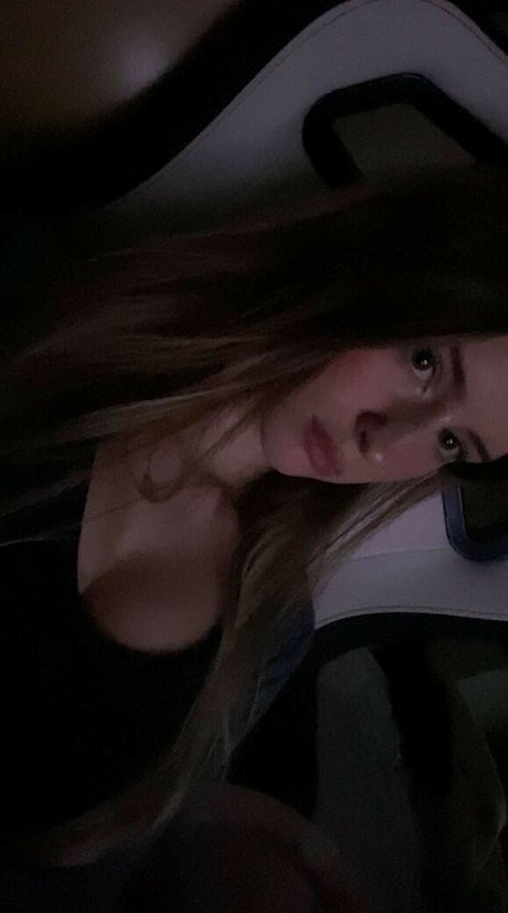 Mira Szalma model erotic img