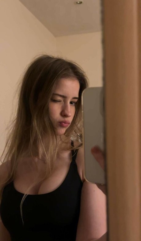 Mira Szalma Profile pic