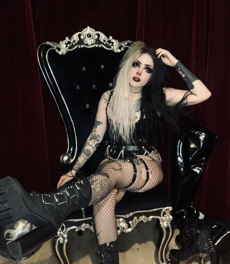 lucindalovefree model free picture