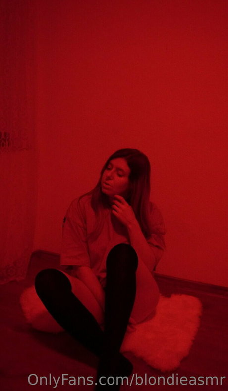 blondieasmr pornographic model img