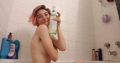 Emmanooodle model sexy picture