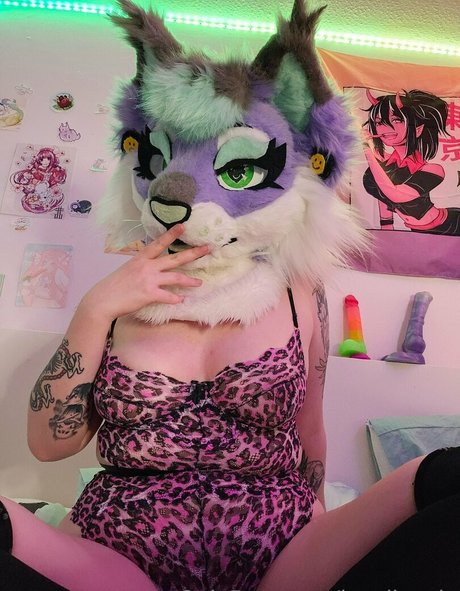 lewdlynxie nude model galleries