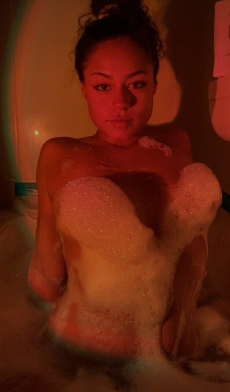 Hellazebra nude actress img