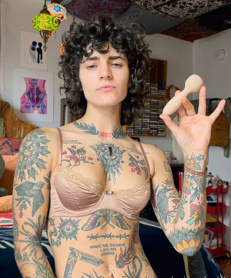 Vas Hal nude actress pic