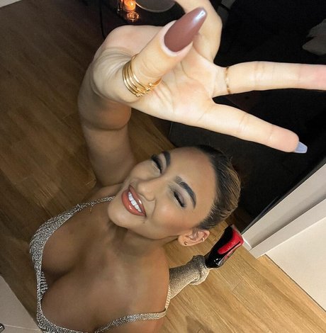 simmykk star naked photos