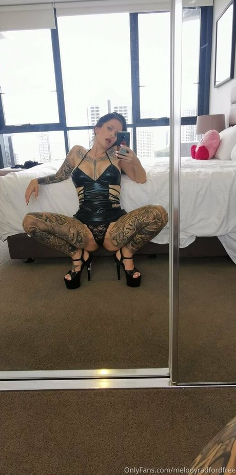 melodyradfordfree naked star image