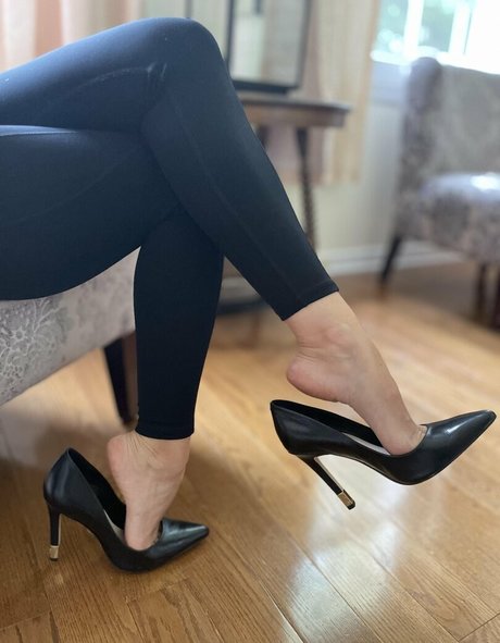 Theresa Edward model pictures