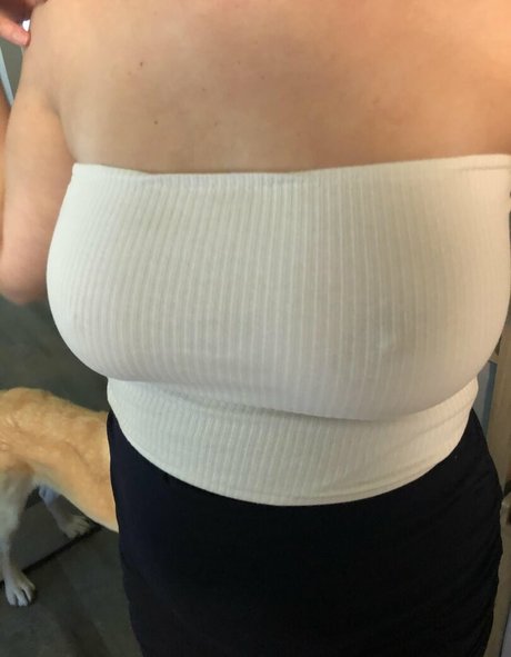 MlLF Bunny model xxx photo