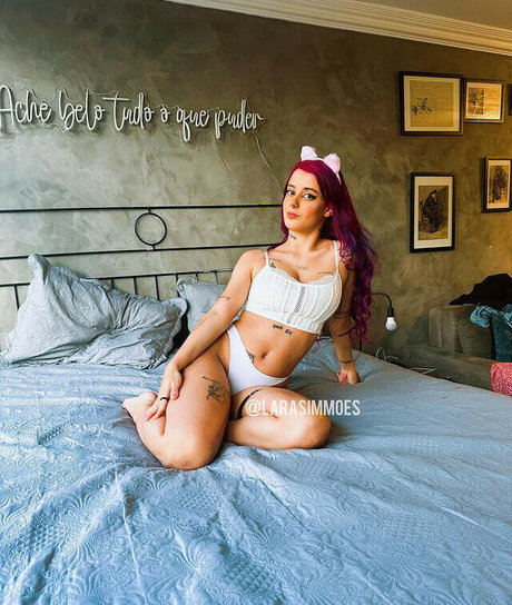 Lara Barroso hot actress image