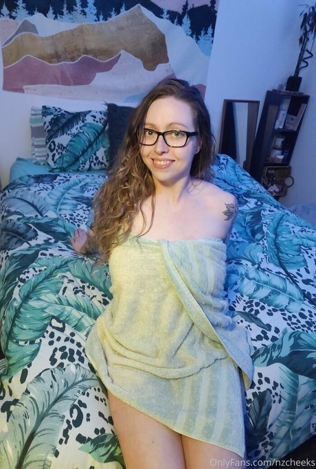 nzcheeks model exclusive image