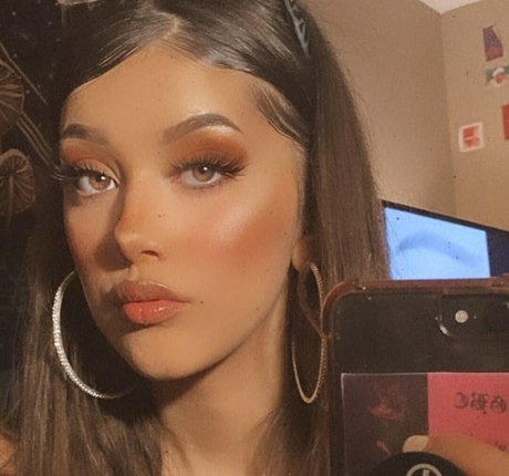 Chlo Poko beautiful actress galleries