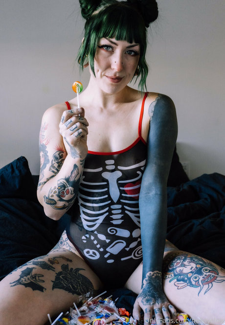 helloyelow pornstar exclusive img