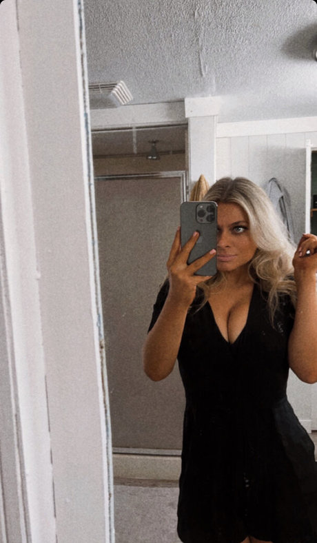 Sara Civian pornstar nude galleries