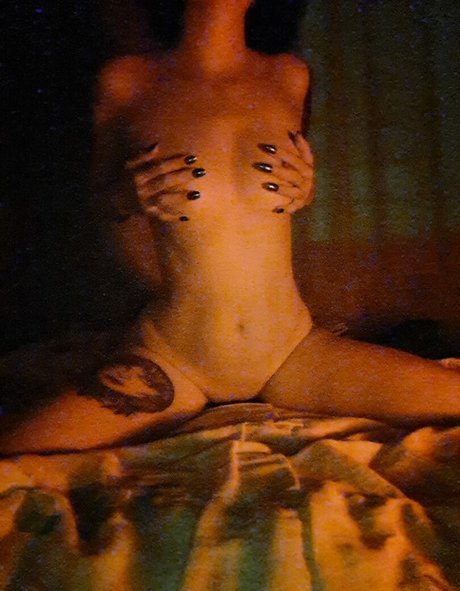 Darkersidejewel hd actress img