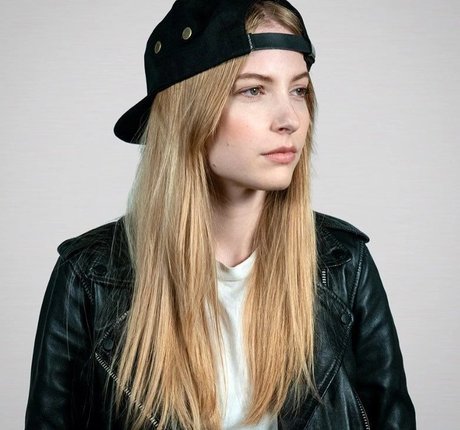 Stevie Wynne Levine model nude img