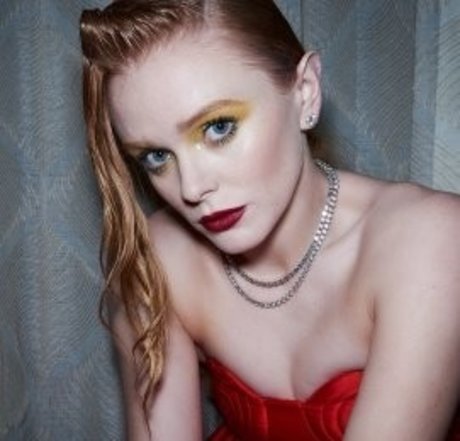 Abby Cowen star erotic photo