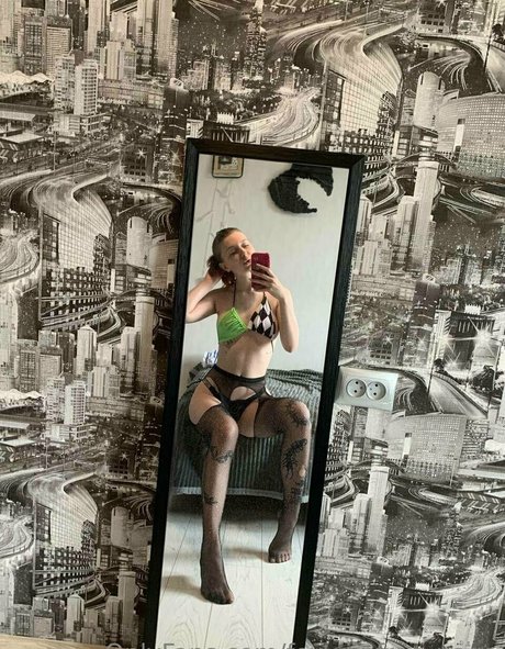 foxyvipfree page model naked images