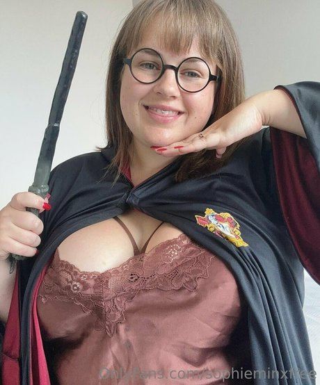 sophieminxfree nudes actress pic