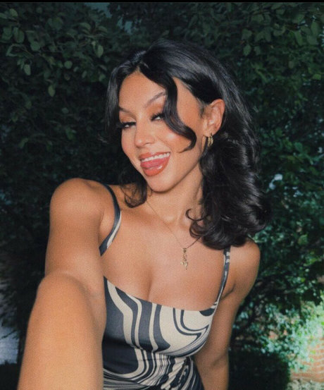 Roseebby 20 porn model picture