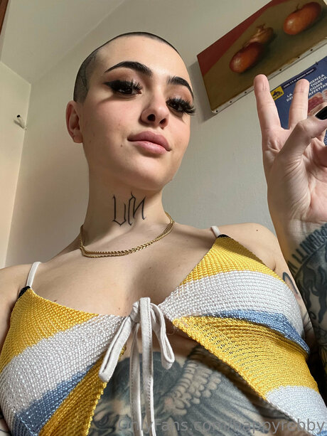 Happyrebby nude model images