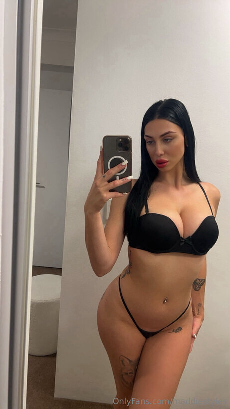 Maddiestyles model sexy image