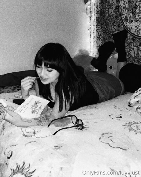 Januarymarii free actress images