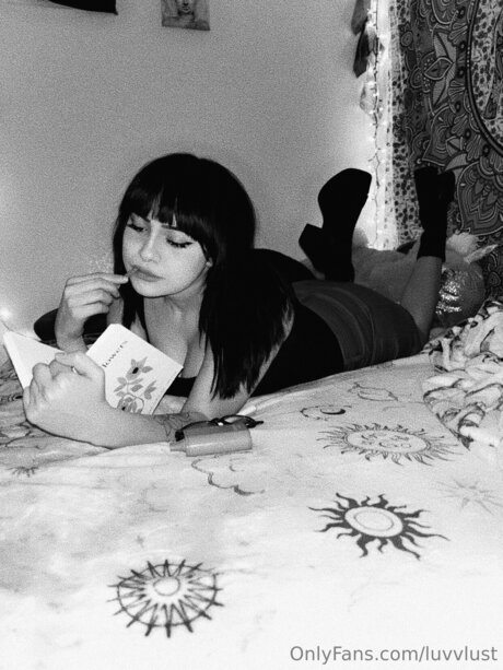 Januarymarii pornstar free photo