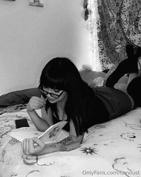 Januarymarii model free photos