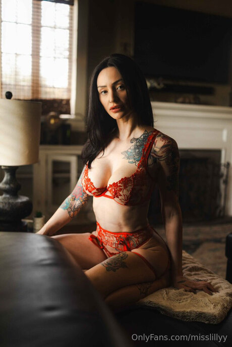Misslillyy free pornstar photos