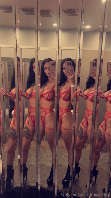 Misslillyy nudes model pics