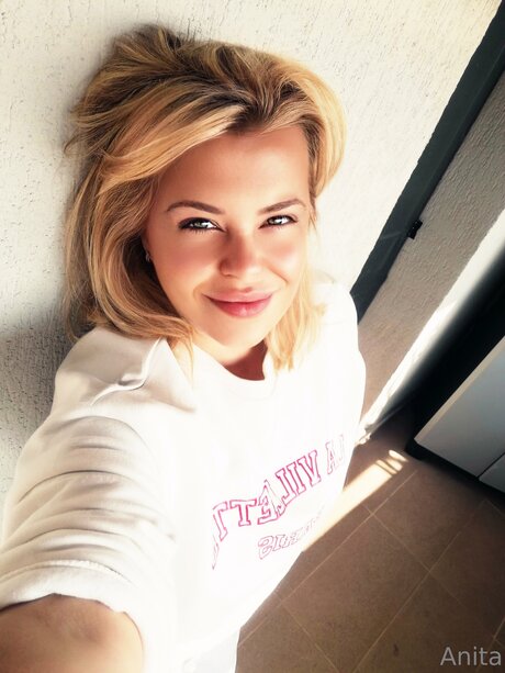 Lovewithanita pornstar exclusive image