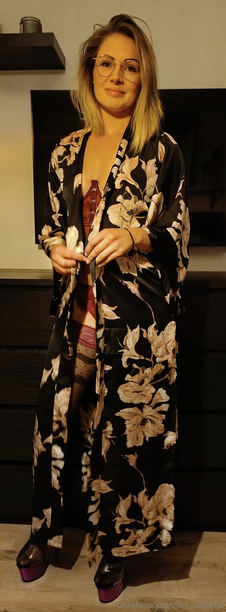 Ms Isabella hot model img