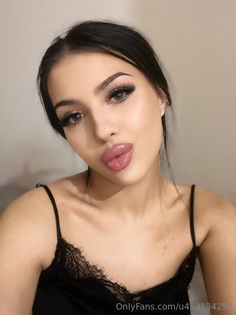 U483134297 nude pornstar pic