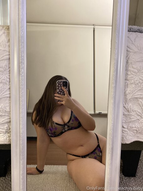 Peachyy Baby star naked gallery