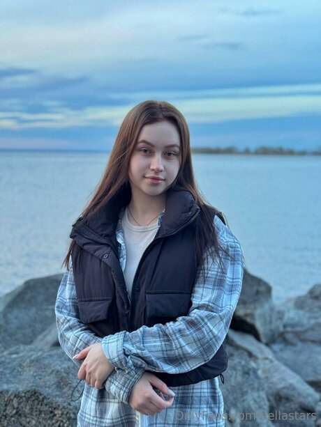 Bellastars star erotic picture