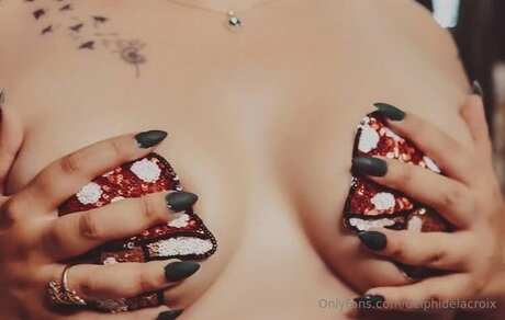 Delphidelacroix beautiful model image