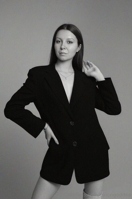 Nylongoddes porn model img