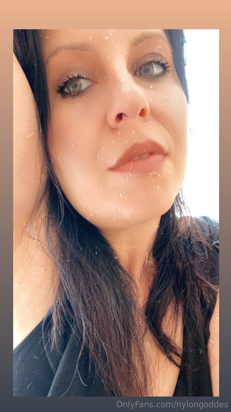 Nylongoddes high quality model pic